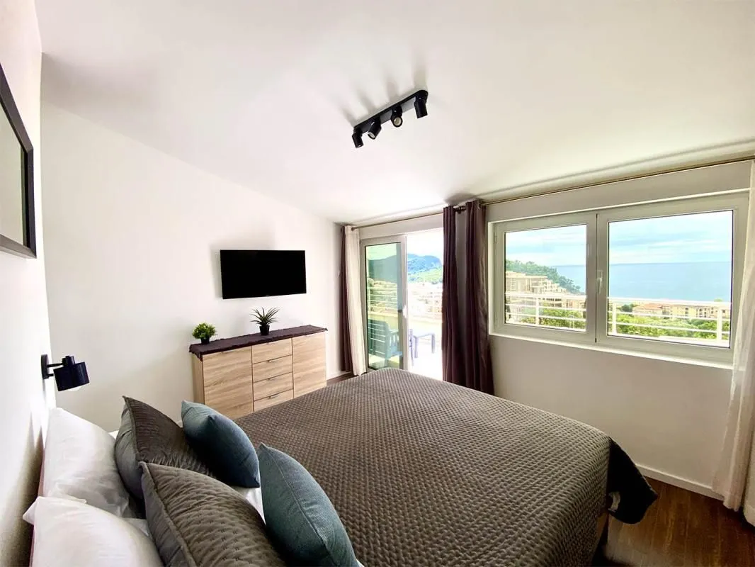 Rent, two bedroom apartment, 93m², Petrovac, Budva