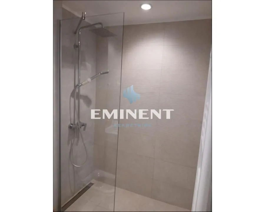 Izdavanje, trosoban stan, 80m², Savski Venac, Beograd