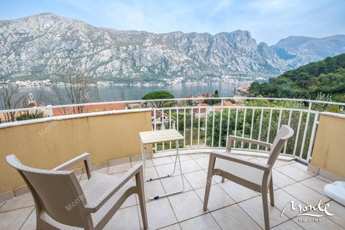 Prodaja, dvosoban stan, 83m², Prčanj, Kotor