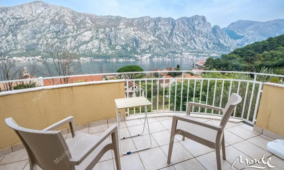 Prodaja, dvosoban stan, 83m², Prčanj, Kotor