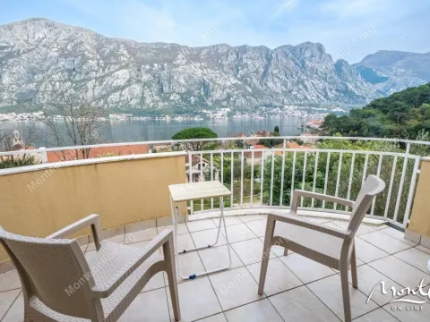Prodaja, dvosoban stan, 83m², Prčanj, Kotor - image 1