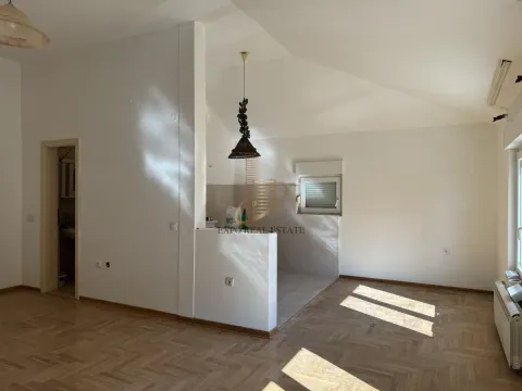 Prodaja, trosoban stan, 83m², Lion, Zvezdara Sve Podlokacije - image 2