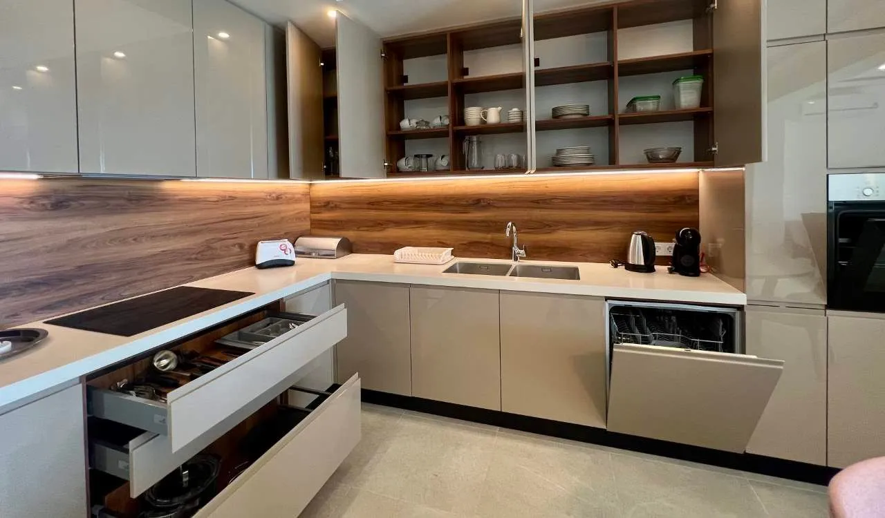 Prodaja, dvosoban stan, 107m², Rafailovići, Budva