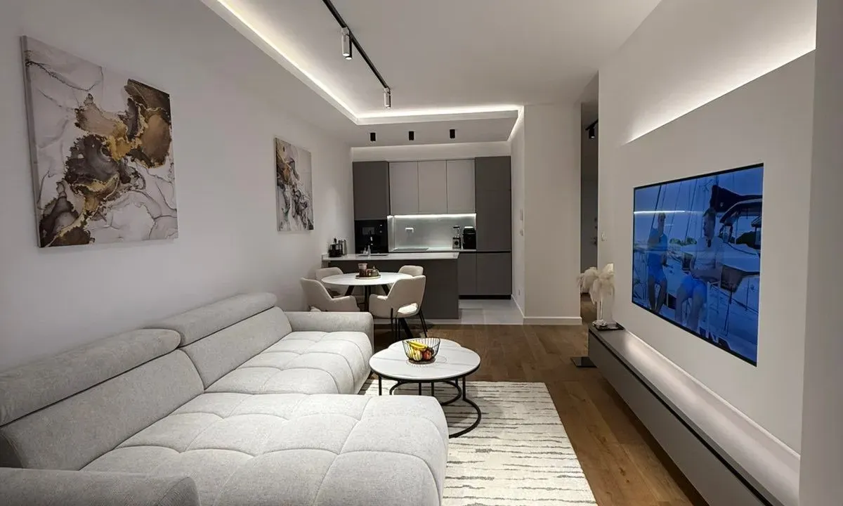 Prodaja, jednosoban stan, 65m², Soho City, Bar