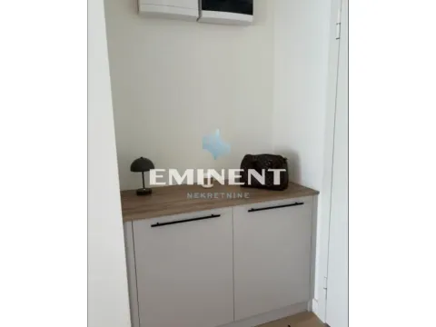 Izdavanje, trosoban stan, 86m², Savski Venac, Beograd - image 12