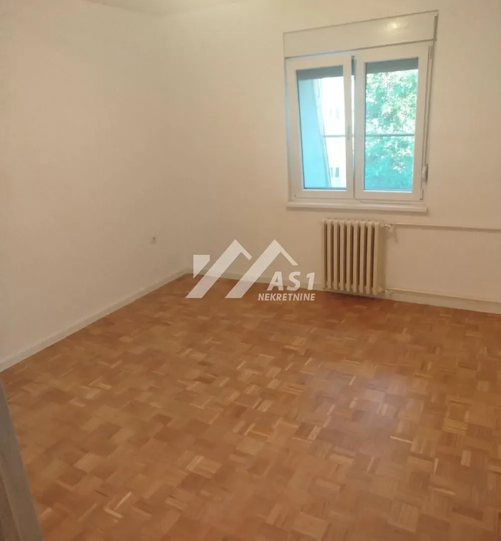 Daily-rent, three bedroom apartment, 92m², Banatić, Novi Sad Sve Podlokacije