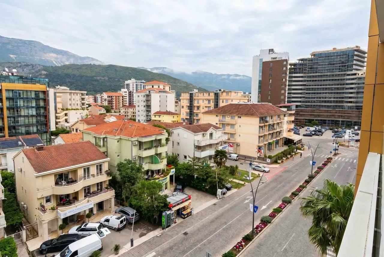 Izdavanje, jednosoban stan, 44m², Centar, Budva