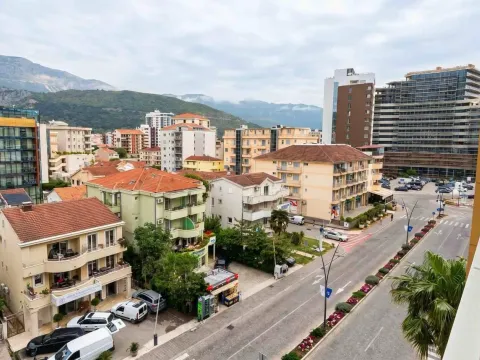 Izdavanje, jednosoban stan, 44m², Centar, Budva - image 9