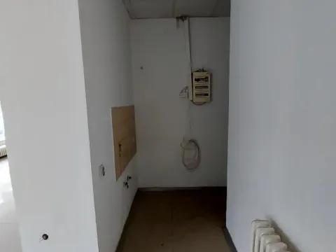 Izdavanje, poslovni prostor, 98m², Pijaca, Jagodina - image 9