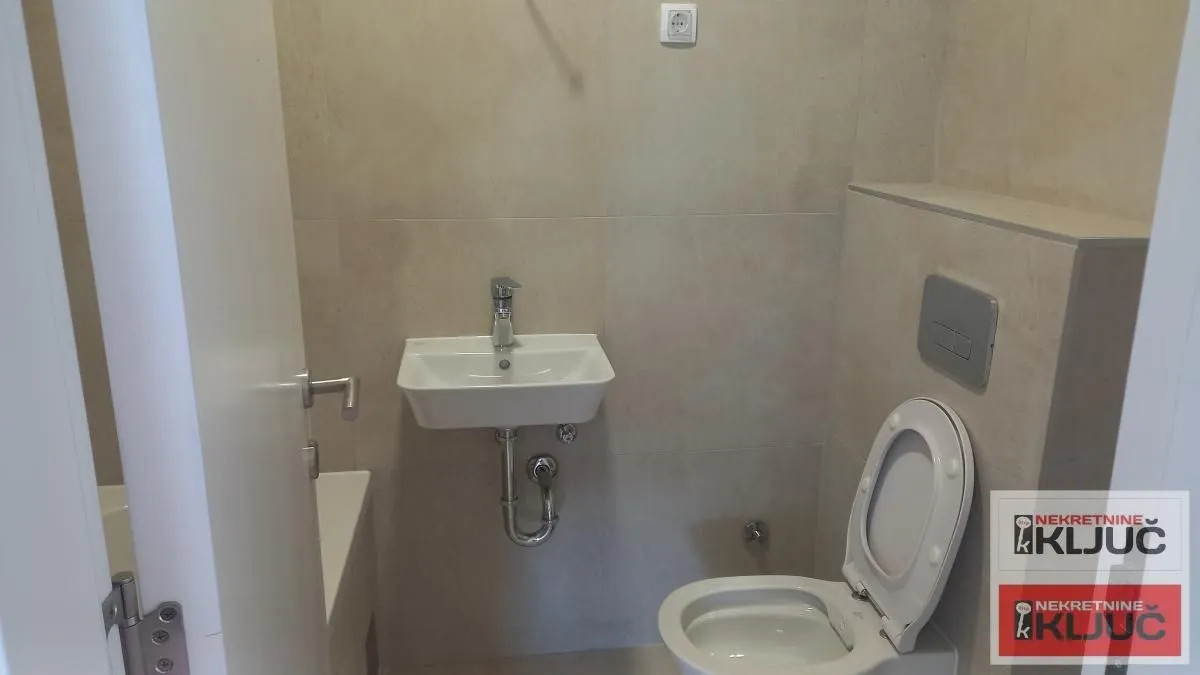 Prodaja, četvorosoban stan, 70m², Sremska Kamenica, Petrovaradin