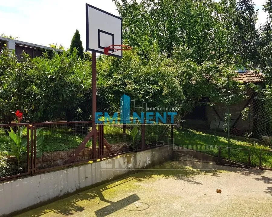Prodaja, kuća, 465m², Voždovac Sve Podlokacije, Beograd