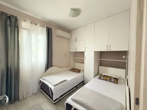 Rent, two bedroom apartment, 60m², Bečići, Budva - image 8