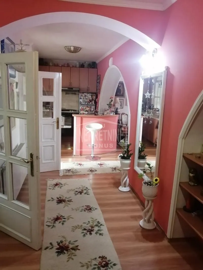 Prodaja, četvorosoban stan, 94m², Centar, Subotica