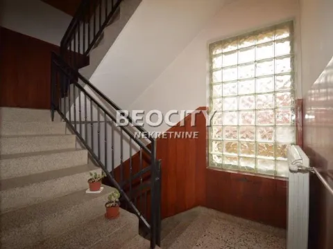 Prodaja, kuća, 220m², Sremčica, Beograd - image 12