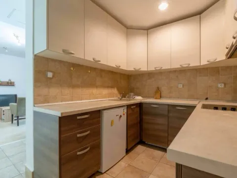 Sale, one bedroom apartment, 50m², Dobrota, Kotor - image 5