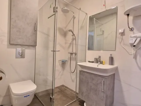 Izdavanje, jednosoban stan, 42m², Bečići, Budva - image 8