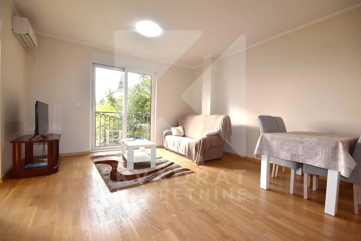 Izdavanje, dvosoban stan, 65m², Malo Brdo, Podgorica