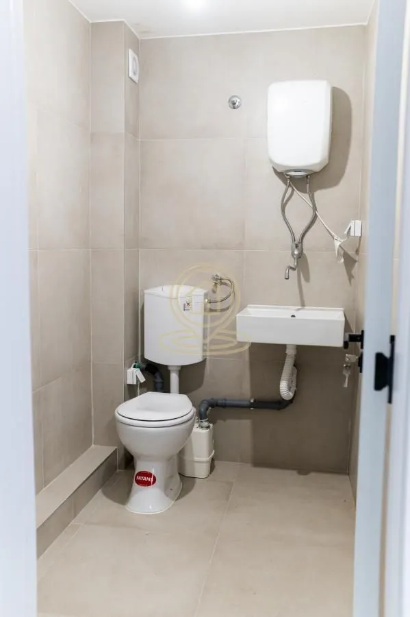 Izdavanje, poslovni prostor, 340m², Telep, Novi Sad Sve Podlokacije