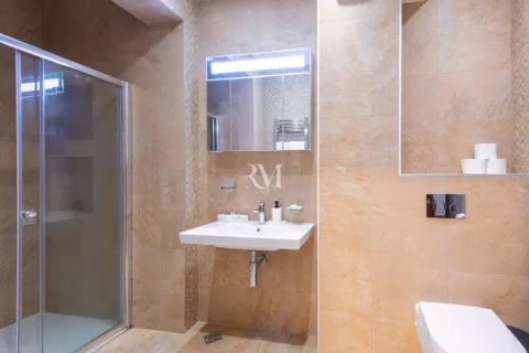 Rent, three bedroom apartment, 140m², Škaljari, Kotor - image 6