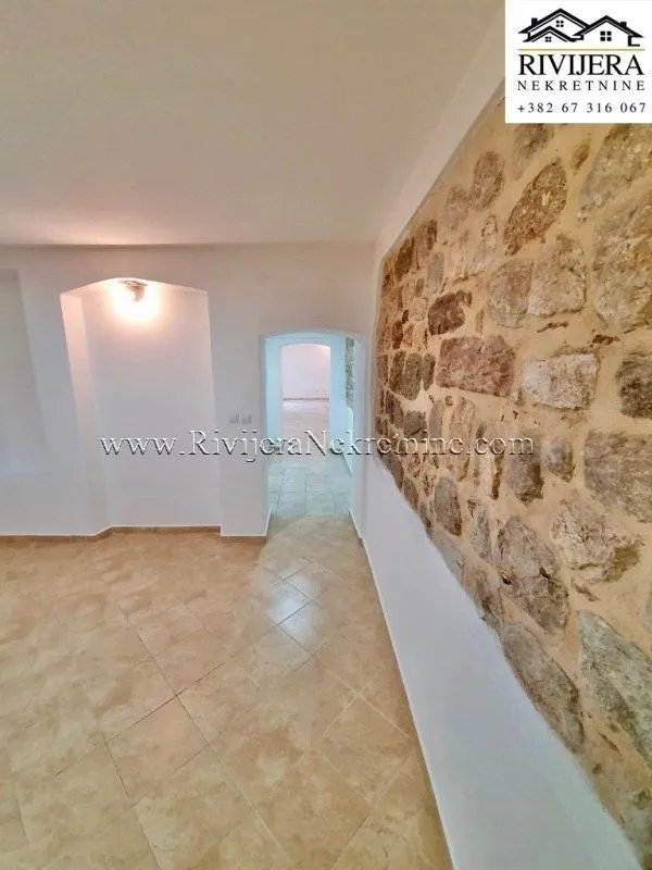 Prodaja, kuća, 300m², Centar, Kotor