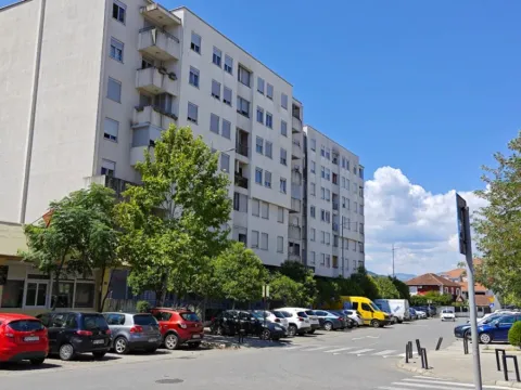 Sale, two bedroom apartment, 79m², Blok 6, Podgorica - image 2