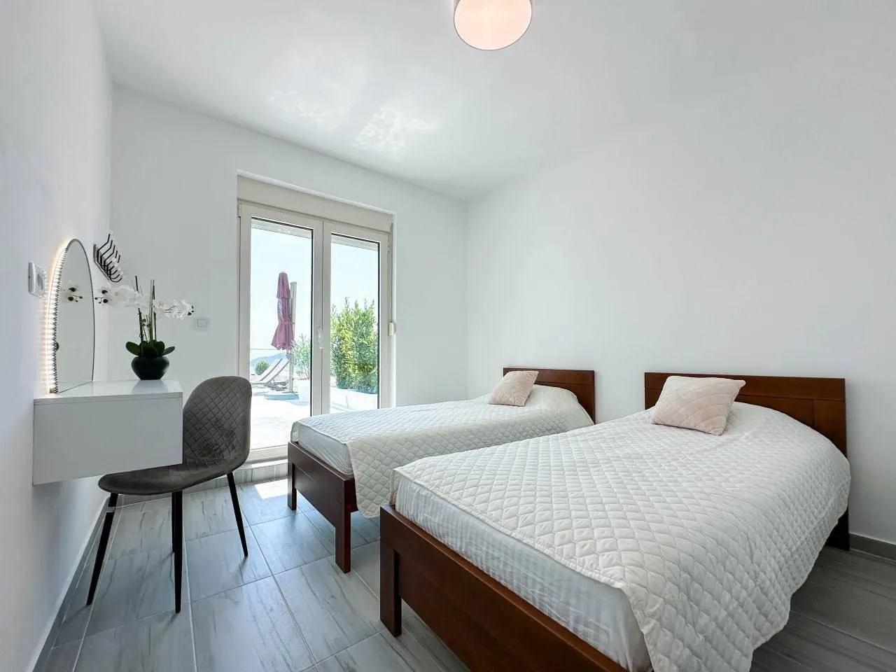 Stan-na-dan, jednosoban stan, 155m², Bečići, Budva