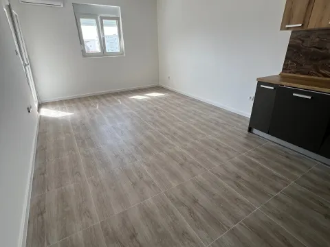 Rent, one bedroom apartment, 48m², Šušanj, Bar - image 6