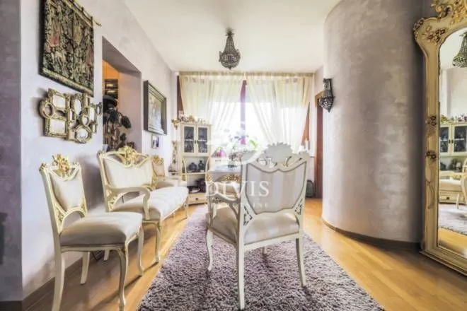 Sale, apartment, 250m², Cvetni Trg, Vračar Sve Podlokacije