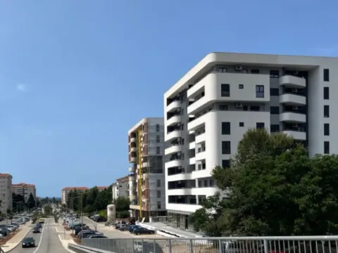 Prodaja, trosoban stan, 110m², Centar, Bar - image 13