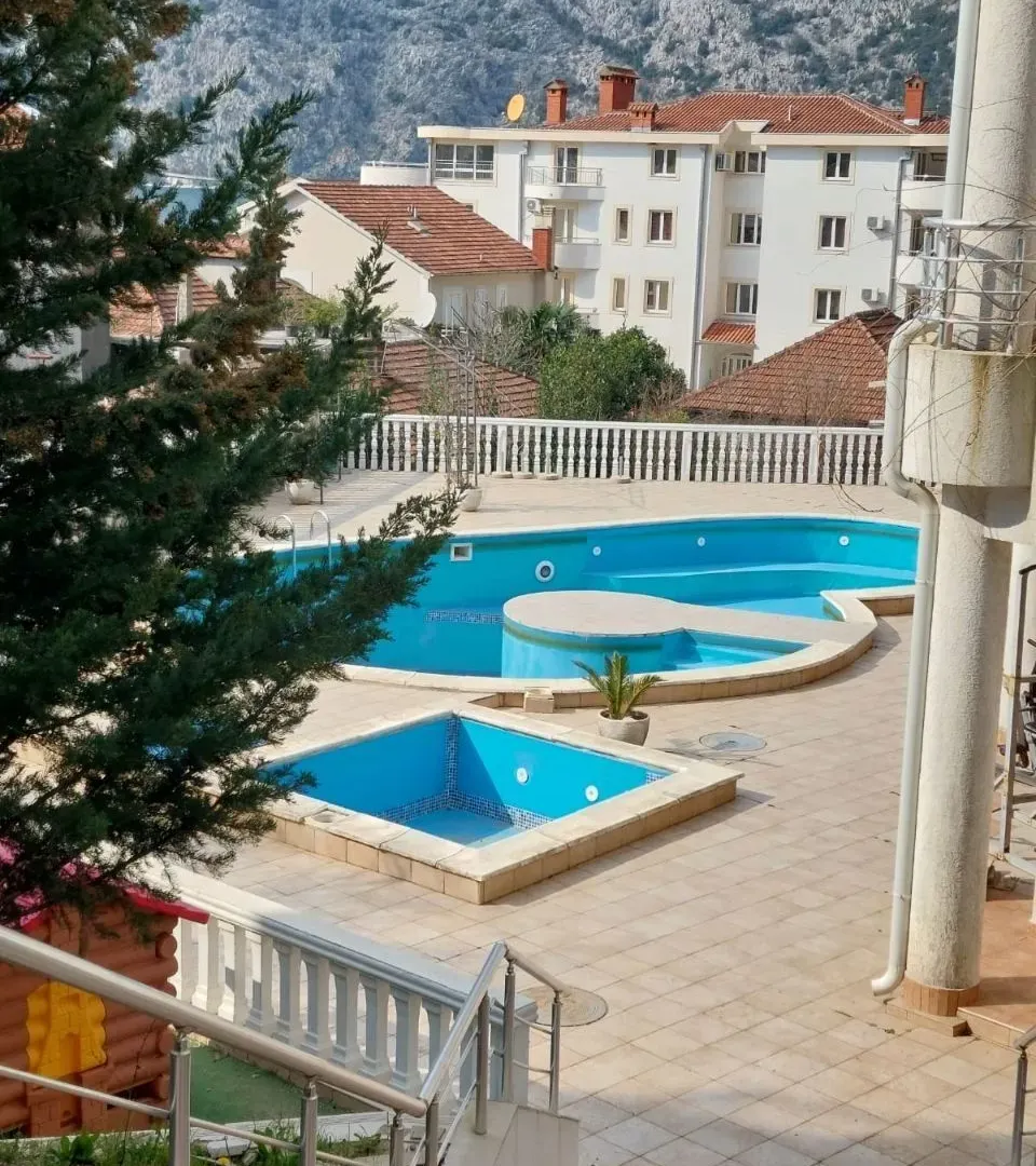 Prodaja, četvorosoban stan, 142m², Risan, Kotor