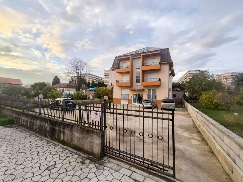 Izdavanje, jednosoban stan, 37m², Central Point, Podgorica