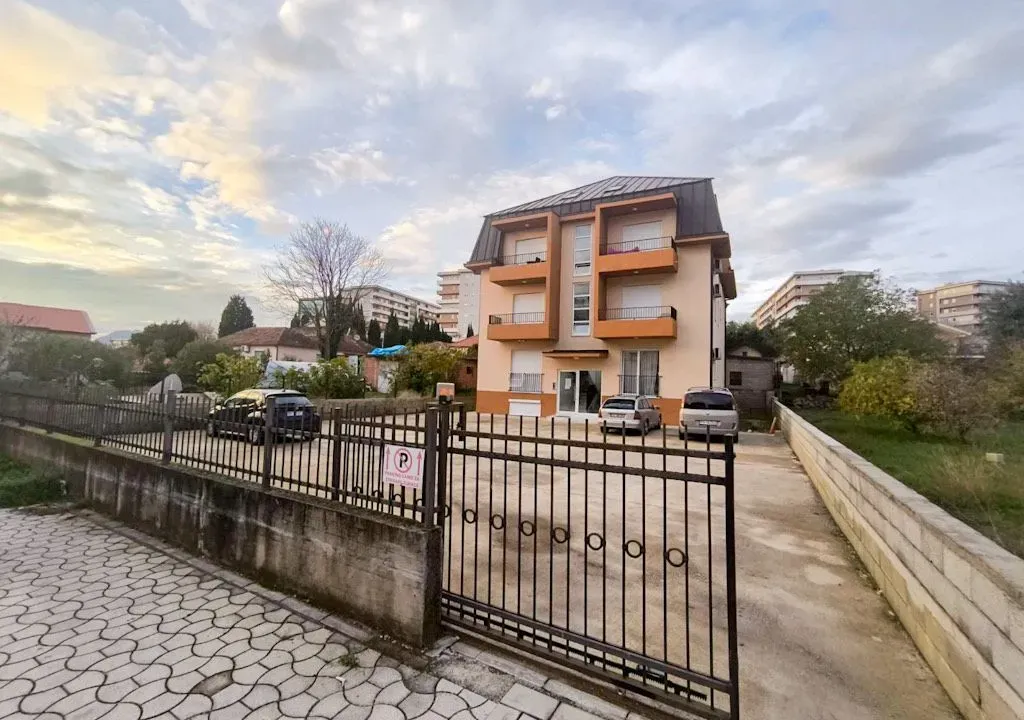 Izdavanje, jednosoban stan, 37m², Central Point, Podgorica