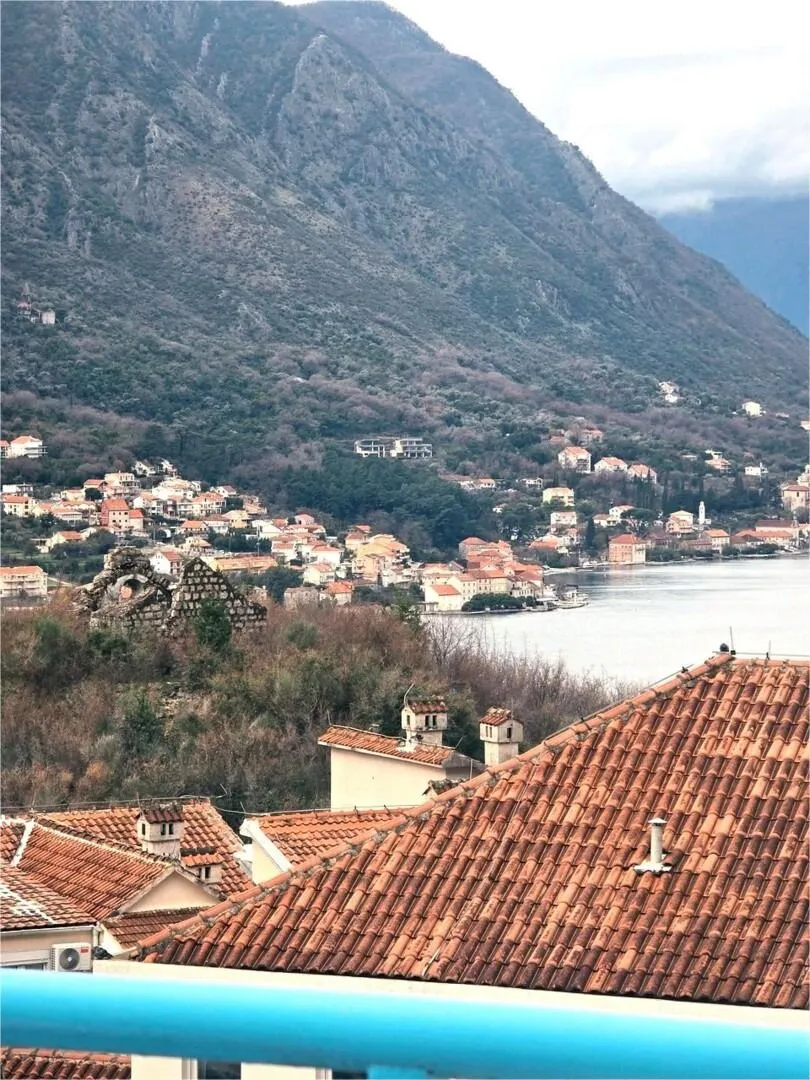 Prodaja, dvosoban stan, 97m², Dobrota, Kotor