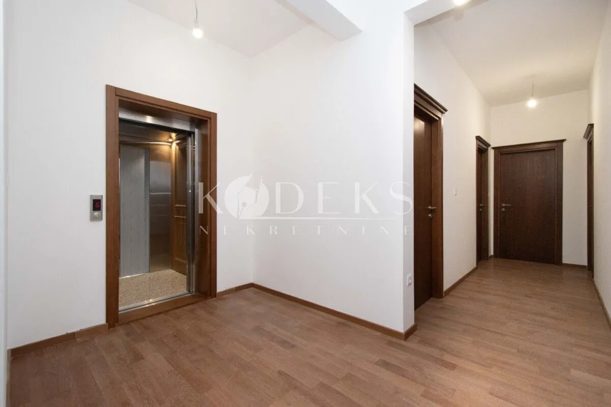 Rent, four bedroom apartment, 221m², Vezirov Most, Podgorica
