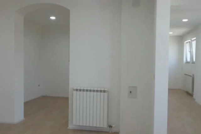 Izdavanje, kuća, 590m², Zemun Sve Podlokacije, Beograd