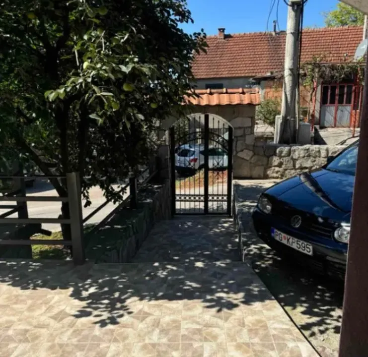 Rent, house, 120m², Momišići, Podgorica