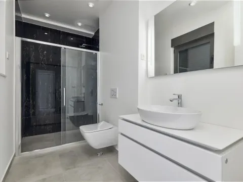 Sale, house, 373m², Prčanj, Kotor - image 2