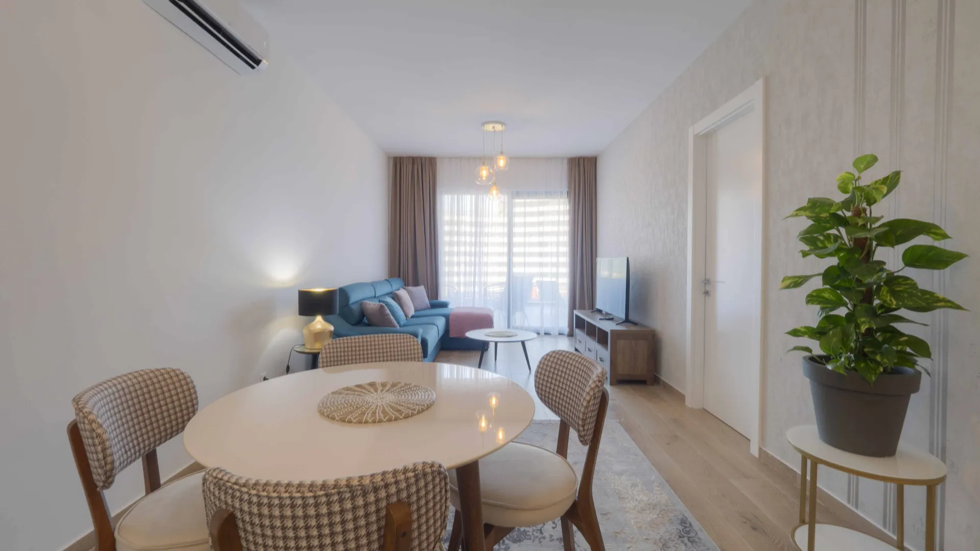 Izdavanje, jednosoban stan, 56m², Gospoština, Budva