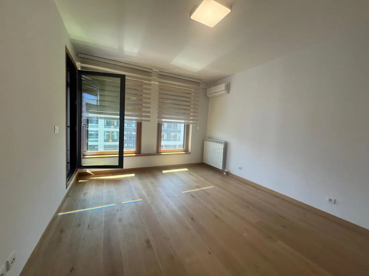 Izdavanje, trosoban stan, 112m², Savski Venac, Beograd