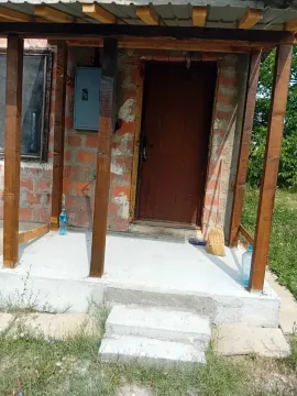 Ulaz u kuću u izgradnji sa tremom i stepeništem. - image 4