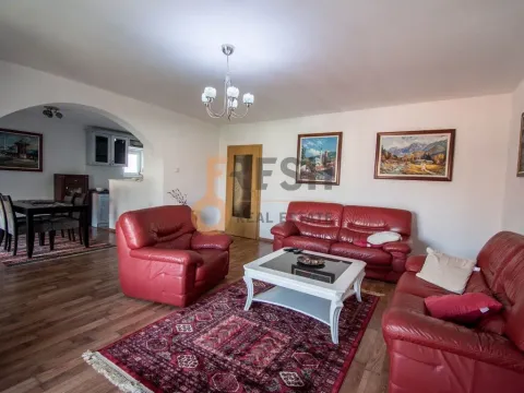 Prodaja, kuća, 450m², Stari Aerodrom, Podgorica - image 13