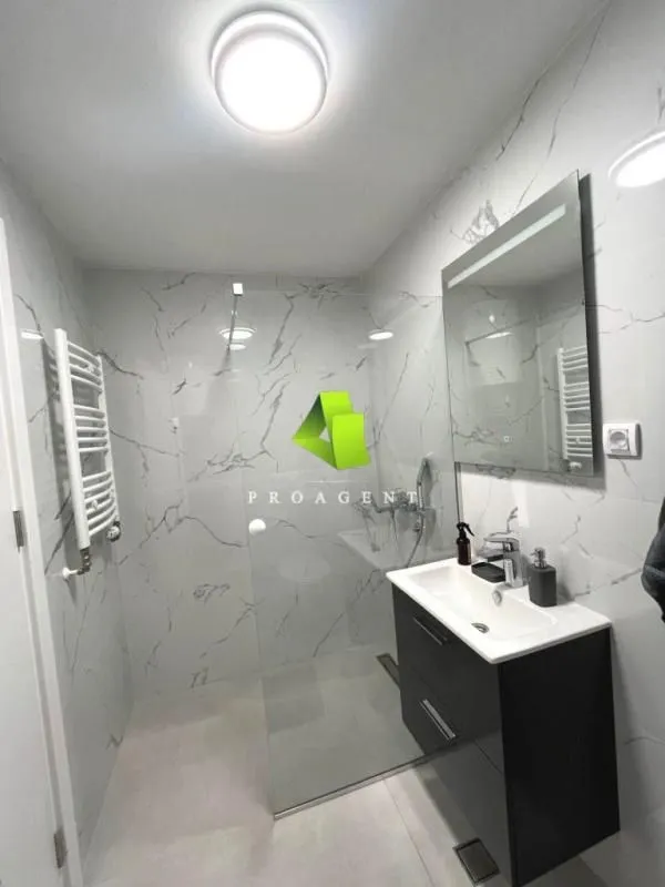 Rent, office space, 55m², Medijana, Niš