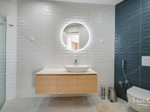 Sale, one bedroom apartment, 67m², Bečići, Budva - image 13