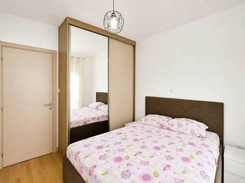 Rent, two bedroom apartment, 55m², Budva, Crna Gora - image 3
