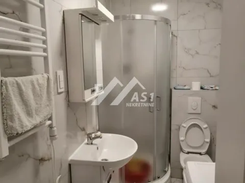 Izdavanje, trosoban stan, 50m², Centar, Novi Sad - image 9