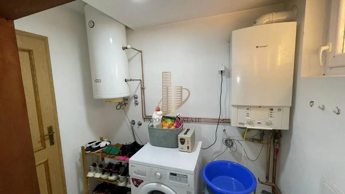 Sale, house, 355m², Djurinci, Sopot