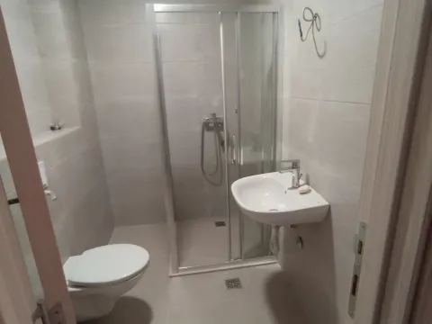 Izdavanje, trosoban stan, 100m², Ljubović, Podgorica - image 12