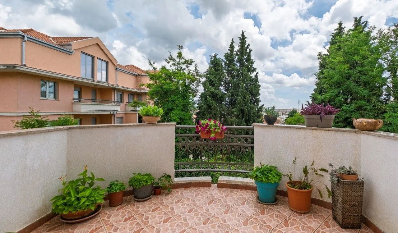 Rent, house, 280m², Gorica C, Podgorica