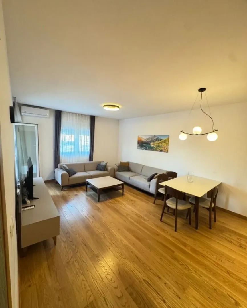 Izdavanje, dvosoban stan, 72m², New City, Podgorica