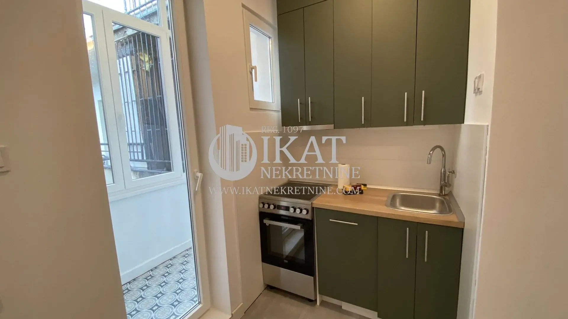 Rent, four bedroom apartment, 105m², Slavija, Vračar Sve Podlokacije